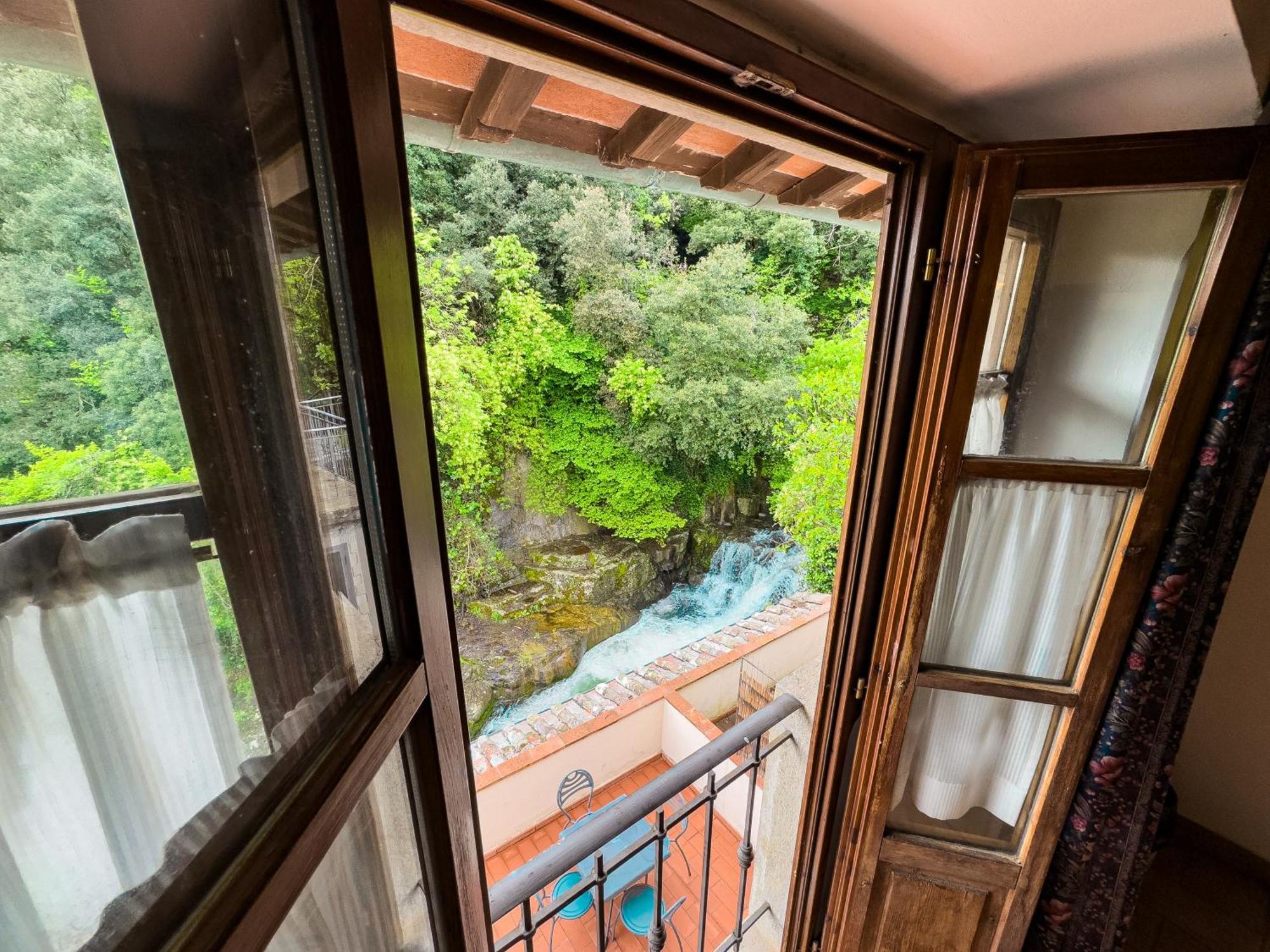 La Ferriera Exclusive Resort - Pool & Waterfall 로로시우펜나 외부 사진